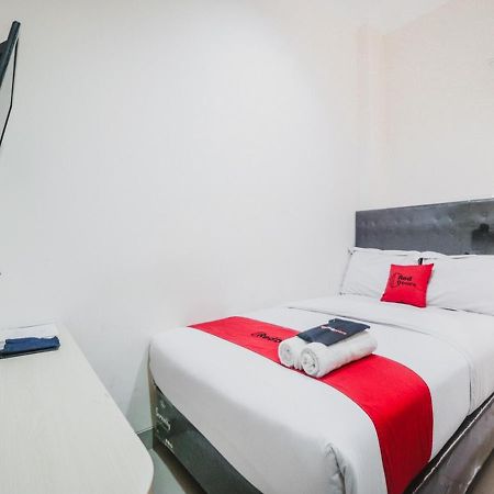 Reddoorz Plus Near Mall Ciputra Giacarta Esterno foto