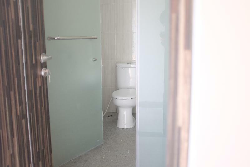 Reddoorz Plus Near Mall Ciputra Giacarta Esterno foto